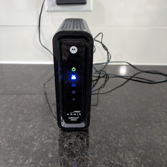 Motorola SURFboard eXtreme High-Speed Wired 3.0 Cable Modem Model SB6121 - Picture 4 of 6